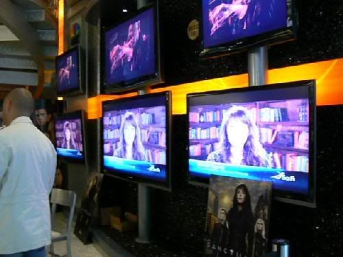 Amanda Tapping in NYC while Pod...